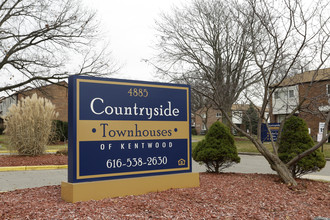 Countryside Townhomes in Kentwood, MI - Building Photo - Building Photo