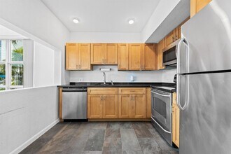 1490 SE 15th St, Unit 104 in Fort Lauderdale, FL - Building Photo - Building Photo
