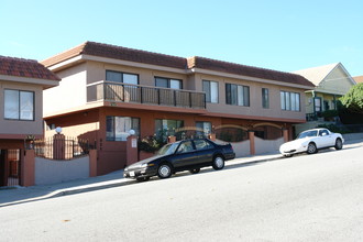 321 Commercial Ave in South San Francisco, CA - Building Photo - Building Photo