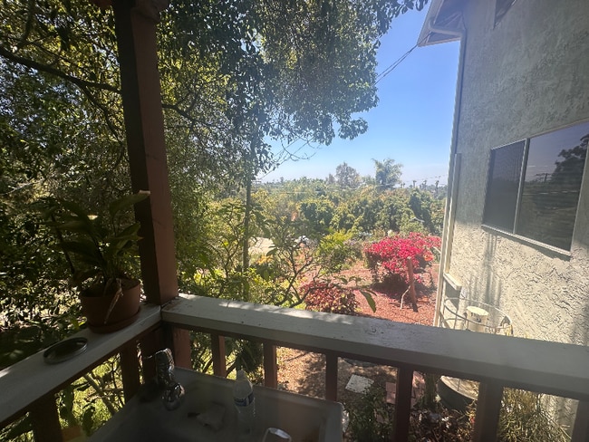 1946 Monte Vista Dr in Vista, CA - Building Photo - Building Photo