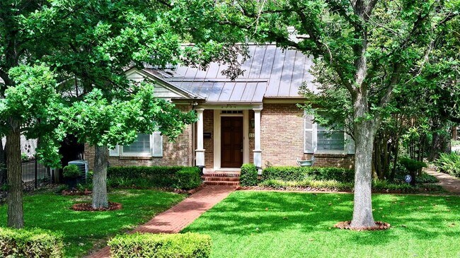 property at 2534 Harris Blvd