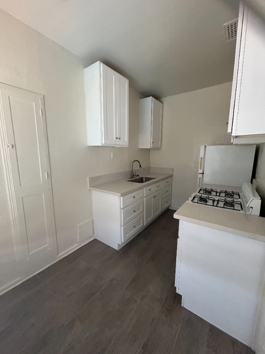 4367 Oakwood Ave in Los Angeles, CA - Building Photo