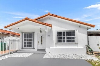 8811 NW 112th Terrace in Hialeah Gardens, FL - Building Photo - Building Photo