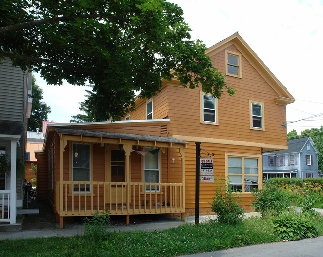 195 Elm St in Saratoga Springs, NY - Building Photo - Building Photo