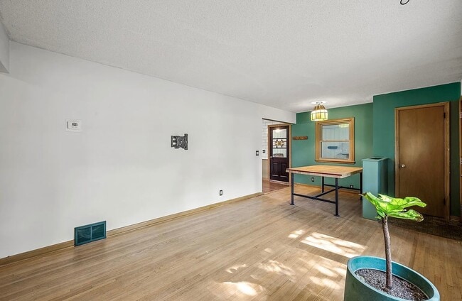 6121 Trinity Dr NE in Fridley, MN - Building Photo - Building Photo