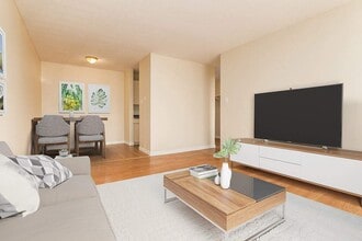 Canada West Courts in Edmonton, AB - Building Photo - Building Photo