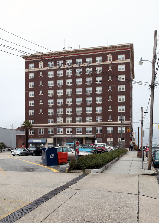 Cape Fear Hotel Apartments in Wilmington, NC - Building Photo