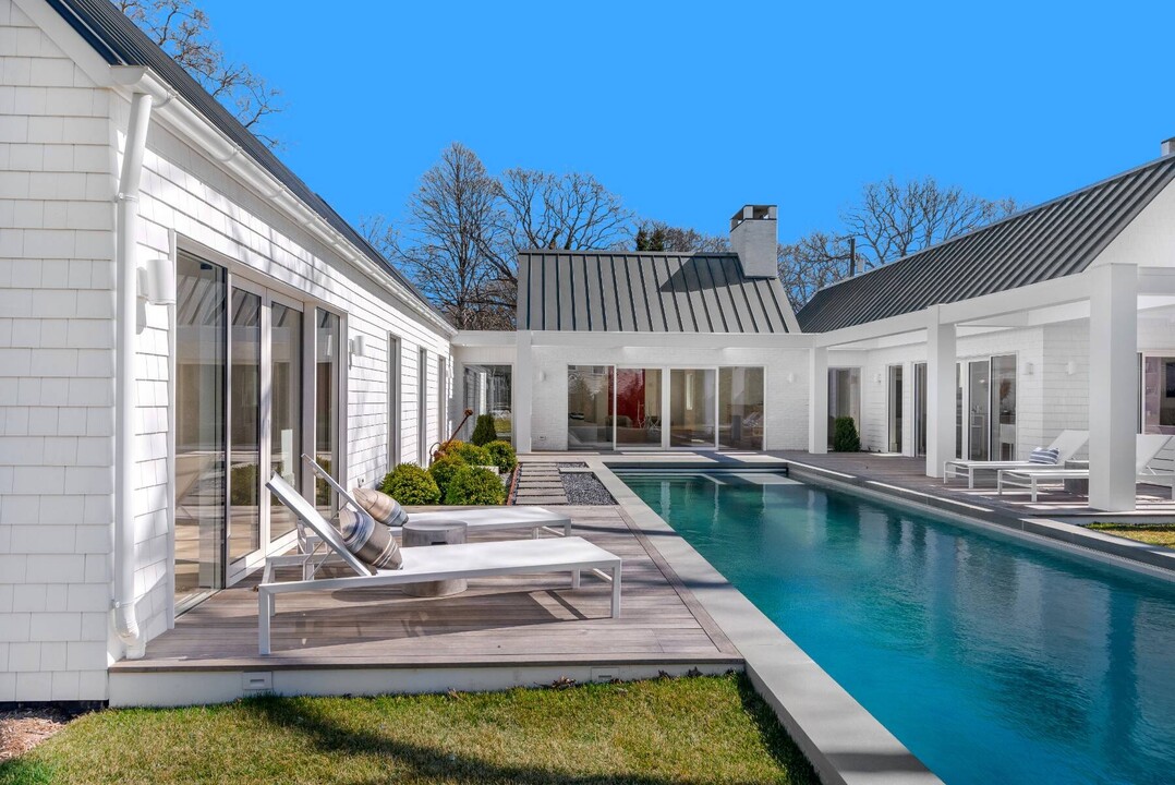 492 Abrahams Path in Amagansett, NY - Foto de edificio