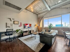 500 S Ervay St in Dallas, TX - Building Photo