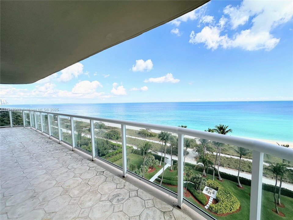 8855 Collins Ave, Unit 8A in Surfside, FL - Foto de edificio