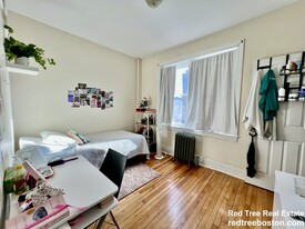 66 Egmont St, Unit 2 in Brookline, MA - Building Photo - Building Photo