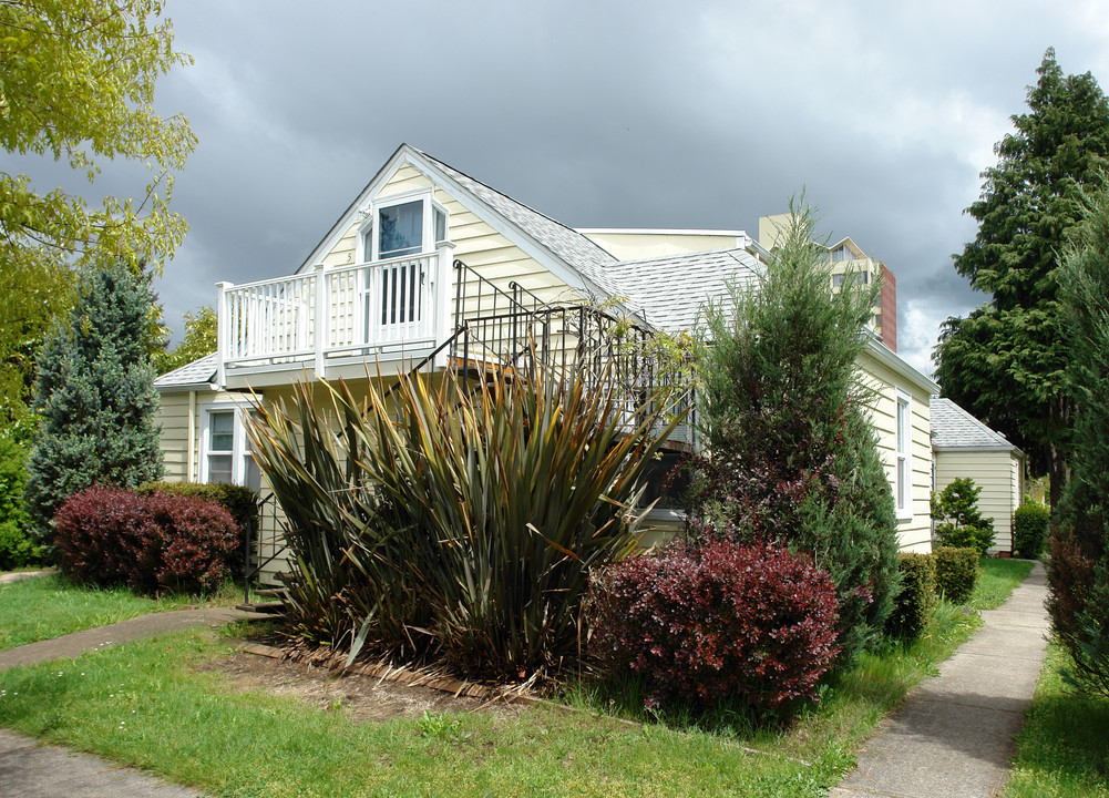 1383 Lawrence St in Eugene, OR - Foto de edificio