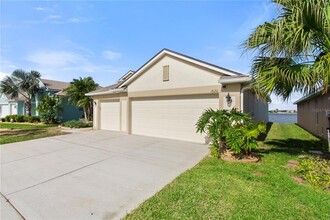 1820 Mira Lago Cir in Ruskin, FL - Building Photo - Building Photo