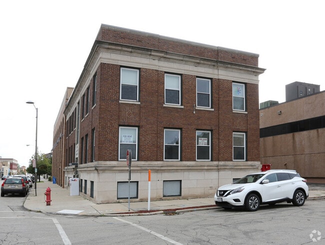 723 58th St, Unit 200