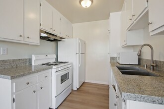 ARIZ2927 in Santa Monica, CA - Building Photo - Interior Photo