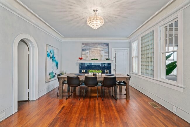 property at 1919 Rosenberg St