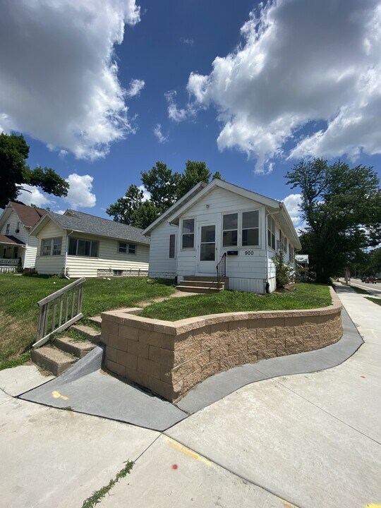 900 Center Point Rd NE in Cedar Rapids, IA - Building Photo