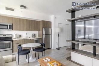 230 NE 5th Ct in Miami, FL - Building Photo - Building Photo