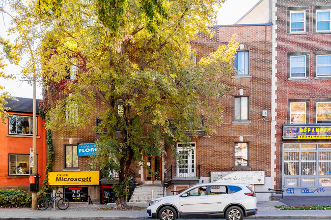 5622 Sherbrooke Rue O in Montréal, QC - Building Photo - Building Photo