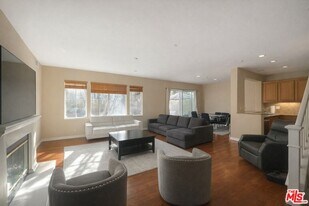 10 Bolinas in Irvine, CA - Building Photo