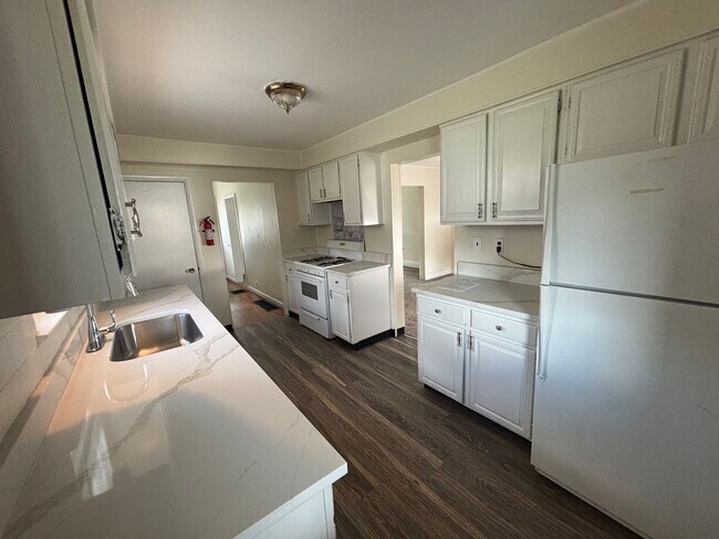 615 Barmore Ave in Grove City, PA - Building Photo - Building Photo