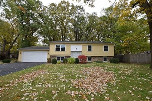 7939 Edgewood Ct in Woodridge, IL - Building Photo