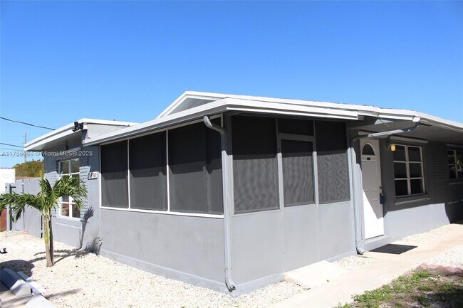 5843 Tyler St in Hollywood, FL - Building Photo - Building Photo