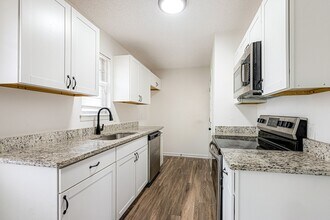 5450 Loch Lomond Rd in Memphis, TN - Building Photo - Building Photo