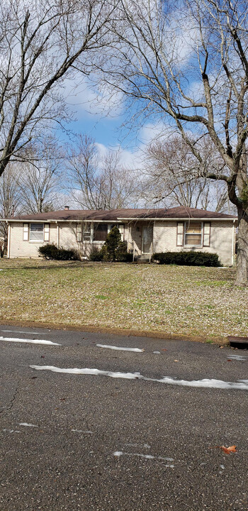 614 Des Moines Dr in Nashville, TN - Building Photo