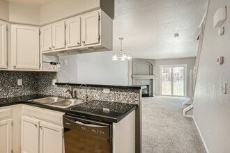 8256 S Fillmore Way in Centennial, CO - Building Photo - Building Photo