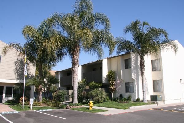 Lincoln-Moody Apartments in Cypress, CA - Foto de edificio