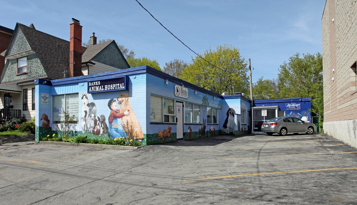 230 Coxwell Ave in Toronto, ON - Building Photo