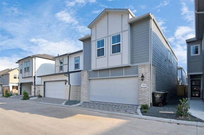 8414 Rising Stream Dr, Unit 002F in Houston, TX - Building Photo - Building Photo