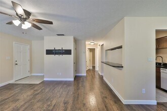 105 N Kingsway Rd in Seffner, FL - Building Photo - Building Photo