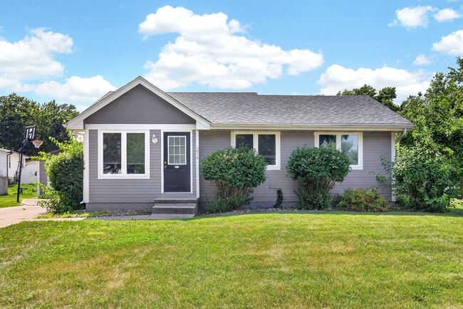 property at 1614 NW Applewood St