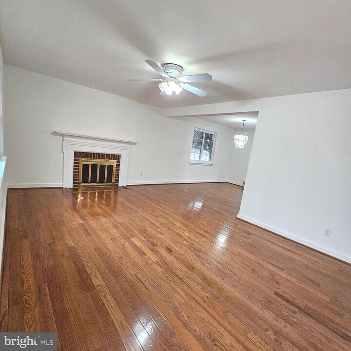 7304 Camp Alger Ave in Falls Church, VA - Building Photo