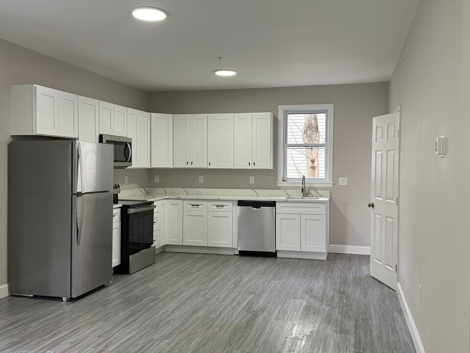 40-42-42 Fowler St in Boston, MA - Building Photo