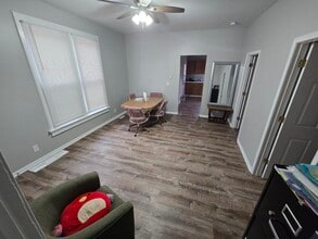 37 Gates St in Crystal Lake, IL - Building Photo - Building Photo
