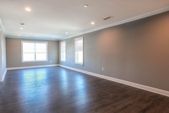 918 Providence Hwy in Dedham, MA - Foto de edificio - Building Photo