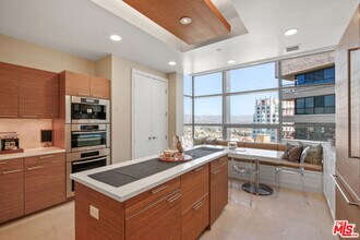 10776 Wilshire Blvd in Los Angeles, CA - Building Photo - Building Photo