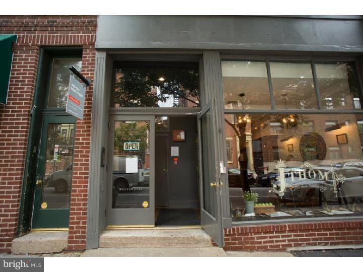 924 Pine St in Philadelphia, PA - Building Photo