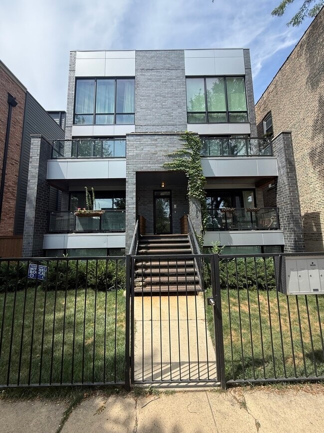property at 520 N Oakley Blvd
