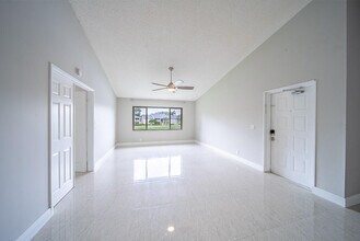 13810 Oneida Dr in Delray Beach, FL - Building Photo - Building Photo