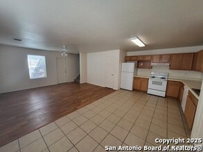 8024 Maverick Climb in San Antonio, TX - Building Photo - Building Photo