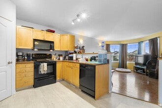 8922-8970 70 Ave in Grande Prairie, AB - Building Photo - Building Photo