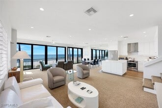 2211 Gulf Shore Blvd N in Naples, FL - Building Photo - Building Photo