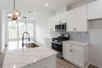 5508 Oakmont Villas Dr in Houston, TX - Building Photo - Building Photo