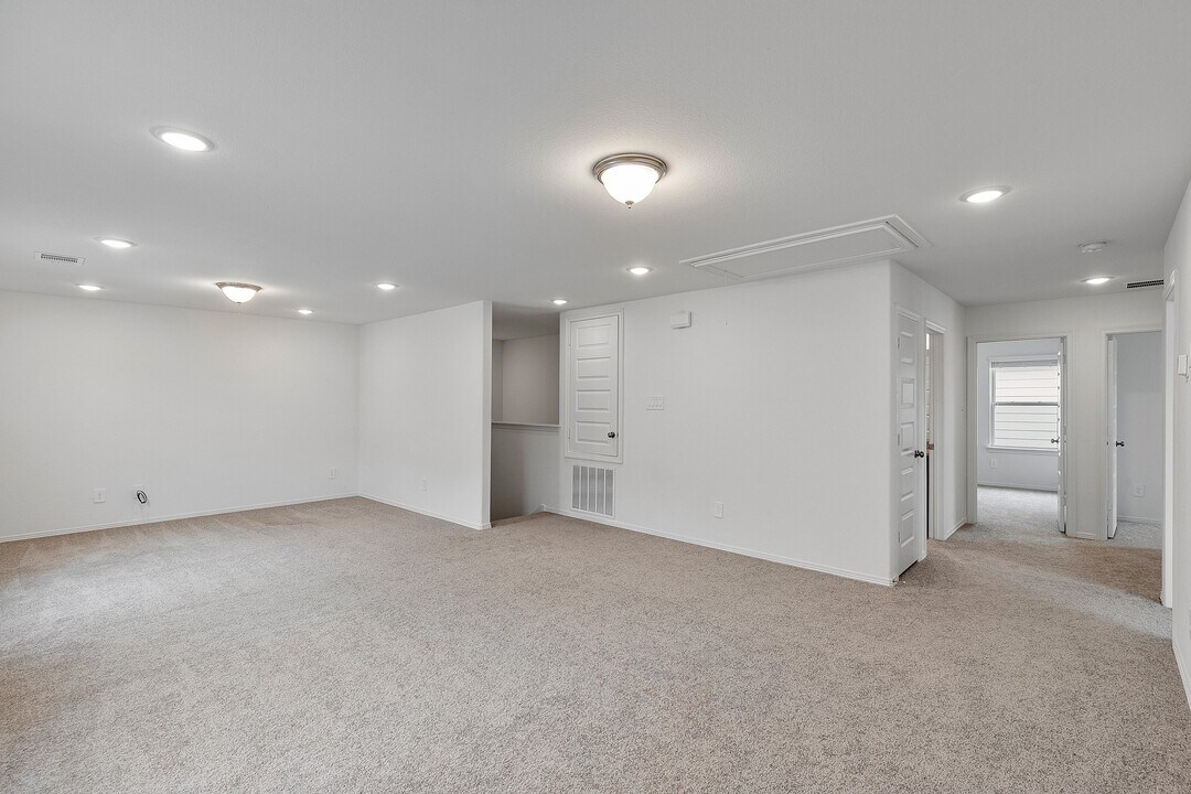 9658 Caney Trails Rd in Cut And Shoot, TX - Building Photo