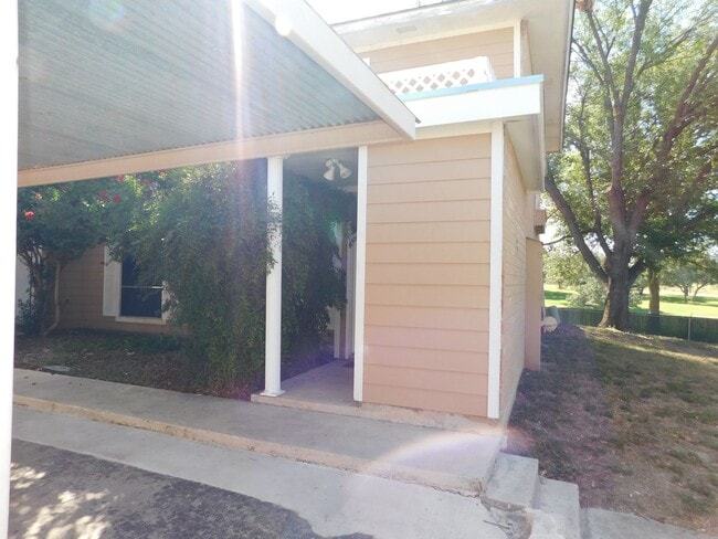 property at 7322 Oak Manor Dr