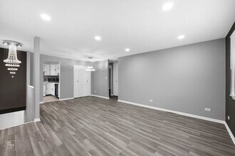 115 Millbrook Ln in Schaumburg, IL - Building Photo - Building Photo